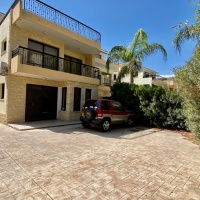 Beautifully maintained ground floor apartment