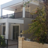 A beautiful detached villa with mature garden 2nd line from the beach in Meneou for sale!