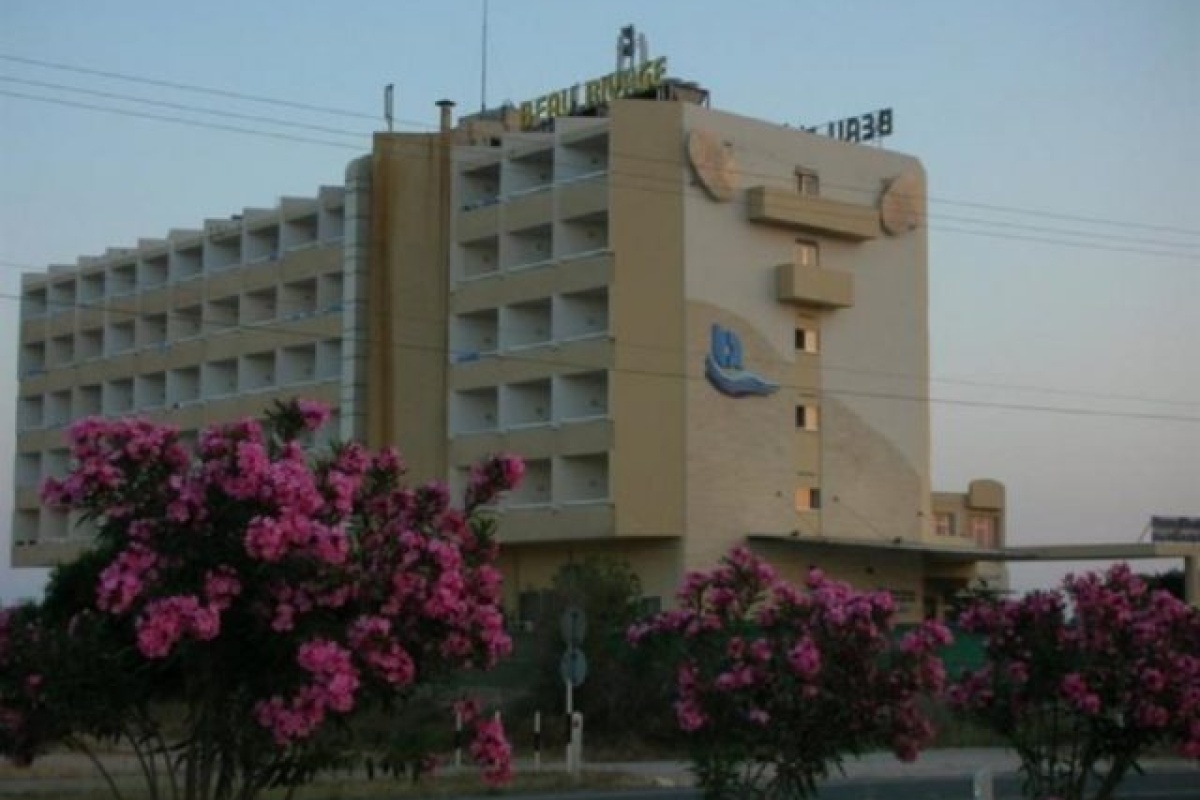 Larnaca: Demolition of the Beau Rivage hotel underway - new projects planned